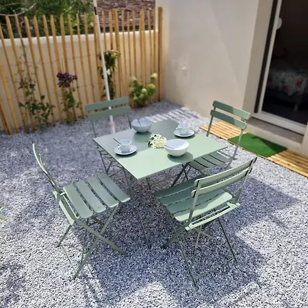 Parking Gratuit, Jardin, Confort, Charme Et Tranquillite Au Centre Lägenhet