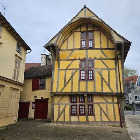 Parking Gratuit, Jardin, Confort, Charme Et Tranquillite Au Centre Troyes