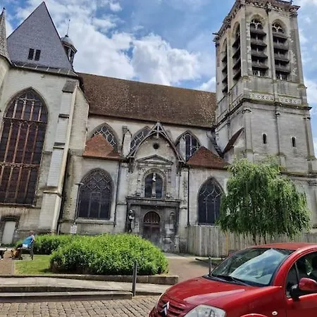 Parking Gratuit, Jardin, Confort, Charme Et Tranquillite Au Centre Lägenhet