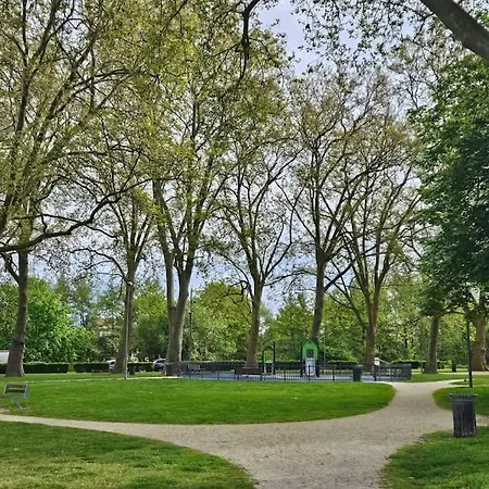 Lägenhet Parking Gratuit, Jardin, Confort, Charme Et Tranquillite Au Centre Troyes